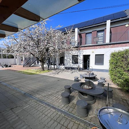 Sulyom Panzio Apartment Tiszafüred Екстериор снимка
