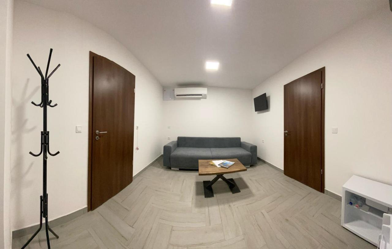 Sulyom Panzio Apartment Tiszafüred Екстериор снимка