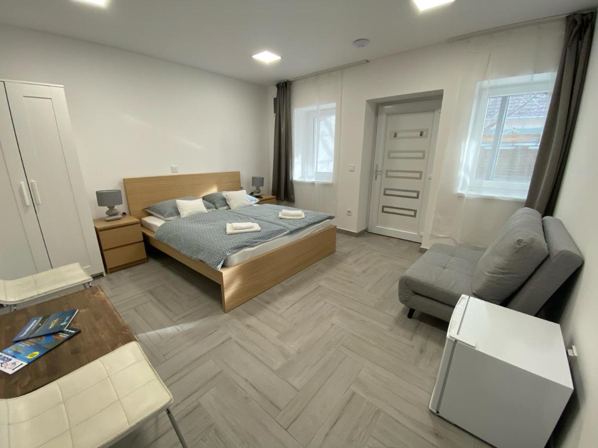 Sulyom Panzio Apartment Tiszafüred Екстериор снимка