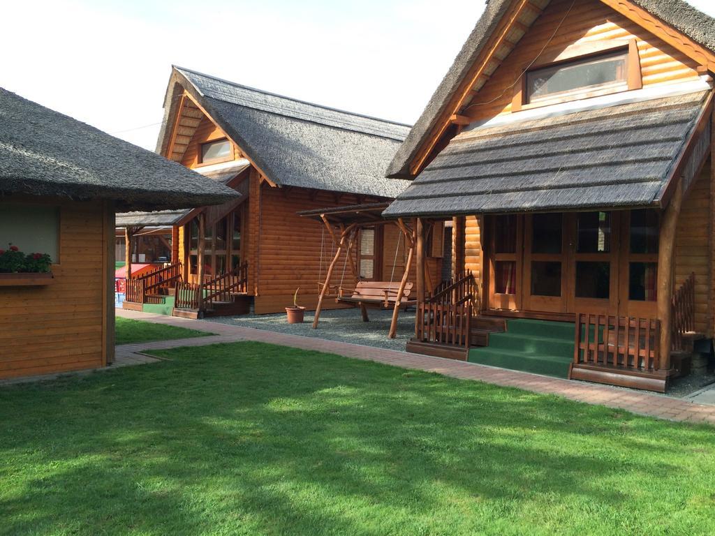 Sulyom Panzio Apartment Tiszafüred Екстериор снимка