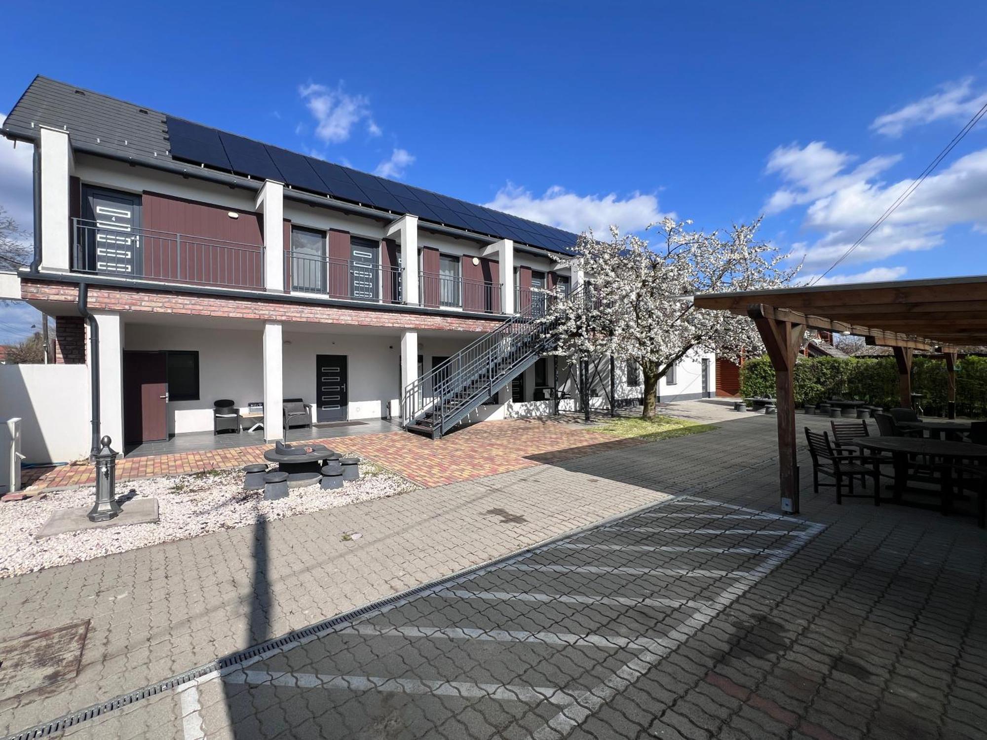 Sulyom Panzio Apartment Tiszafüred Екстериор снимка