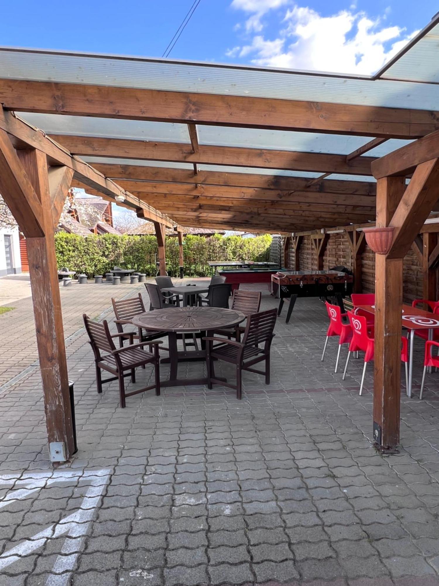 Sulyom Panzio Apartment Tiszafüred Екстериор снимка