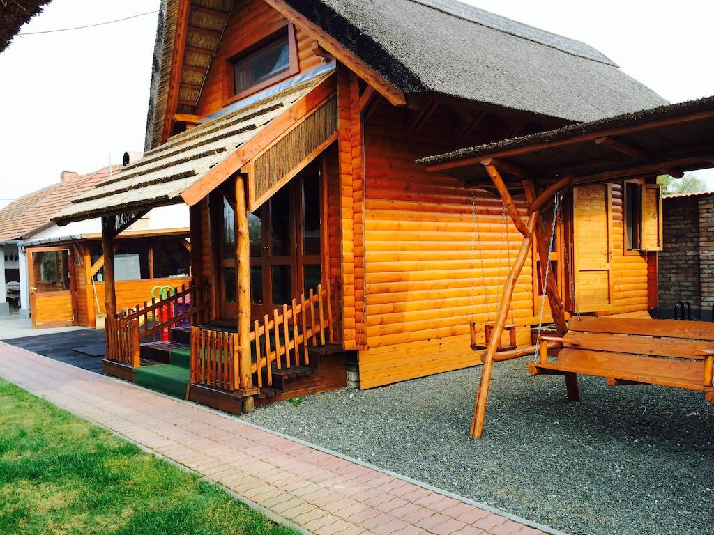 Sulyom Panzio Apartment Tiszafüred Стая снимка
